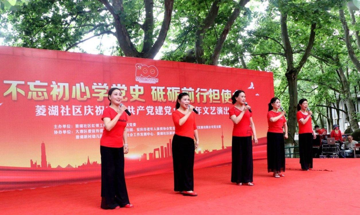拜见未来岳父母要送贵重礼物吗？游戏画面