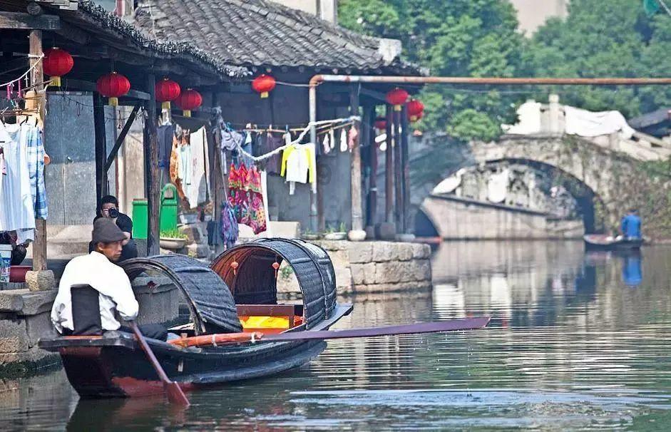剿匪行动中,张文川战士一个抽烟的习惯动作意外引出躲藏匪首,荣立一等功